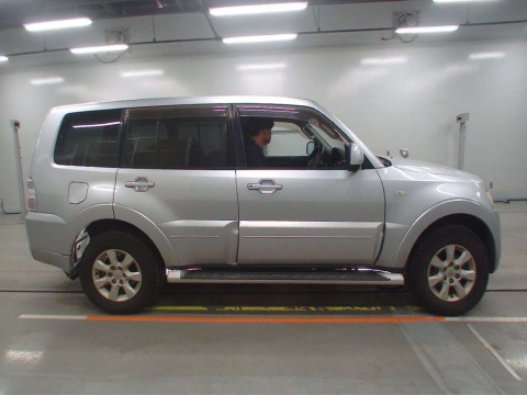 2011 Mitsubishi Pajero V98W[1]