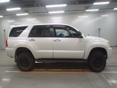 2006 Toyota Hilux Surf TRN215W[1]