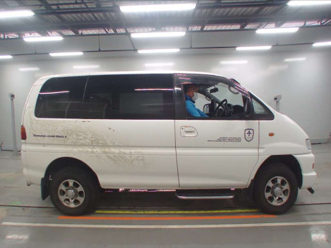 2000 Mitsubishi Delica Spacegear PD6W[1]