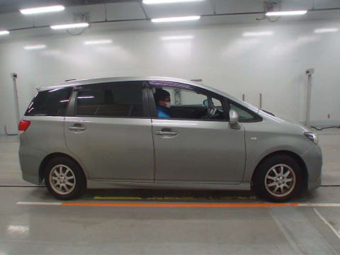 2010 Toyota Wish ZGE20G[1]