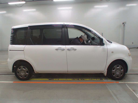 2006 Toyota Sienta NCP81G[1]