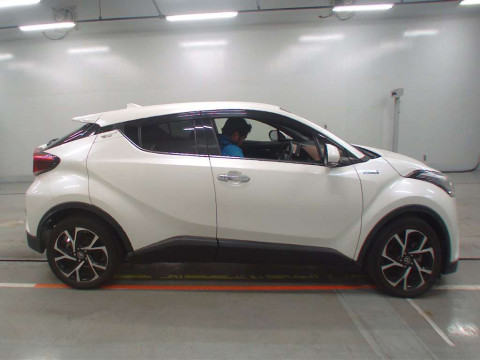 2019 Toyota C-HR ZYX10[1]