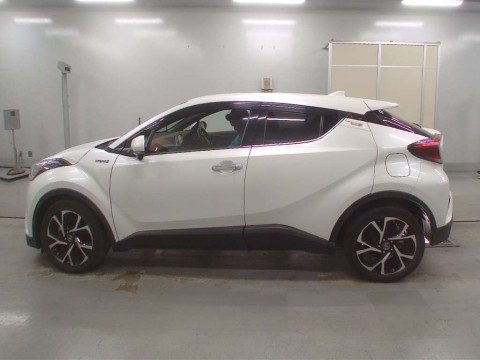 2019 Toyota C-HR ZYX10[2]