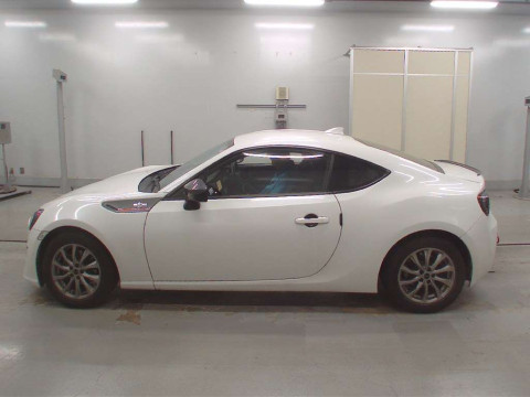 2014 Toyota 86 ZN6[2]