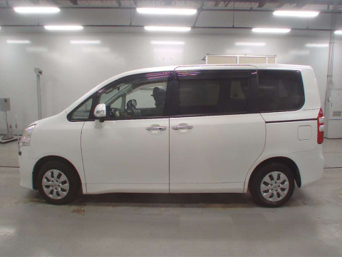 2012 Toyota Noah ZRR70G[2]