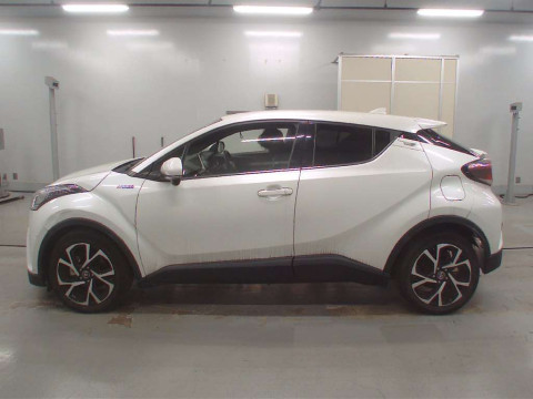 2017 Toyota C-HR ZYX10[2]