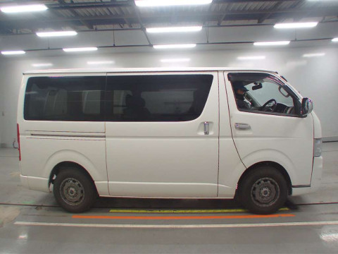 2004 Toyota Hiace Van TRH200V[1]