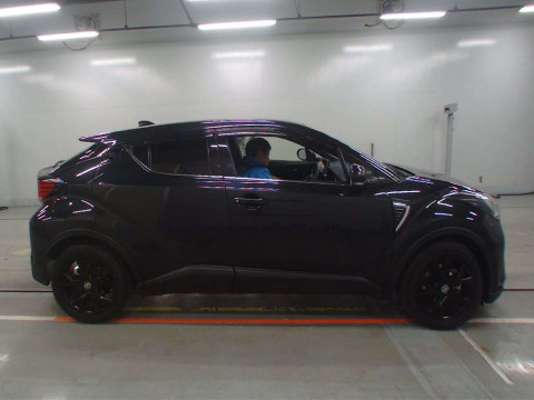 2020 Toyota C-HR ZYX11[1]