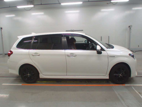 2016 Toyota Corolla Fielder NKE165G[1]