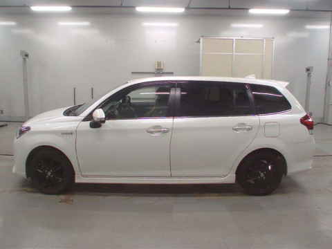 2016 Toyota Corolla Fielder NKE165G[2]