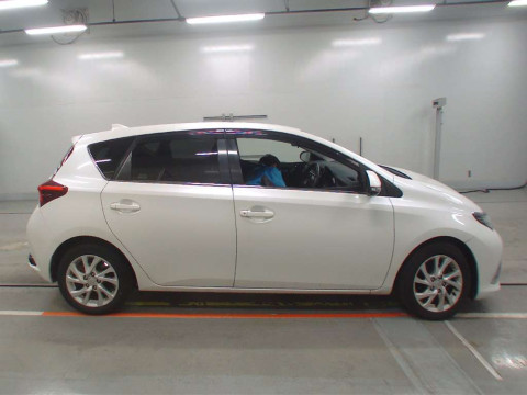 2016 Toyota Auris NZE181H[1]