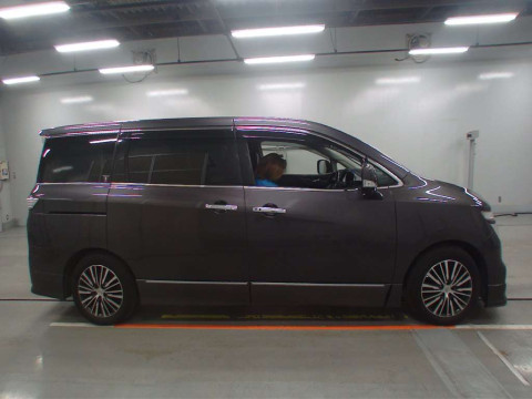 2014 Nissan Elgrand TE52[1]