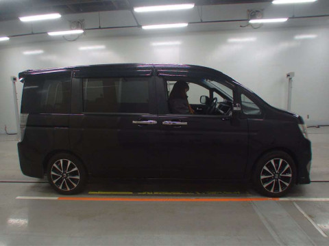 2013 Honda Step WGN Spada RK5[1]