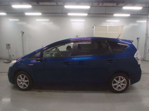 2012 Toyota Prius alpha ZVW41W[2]