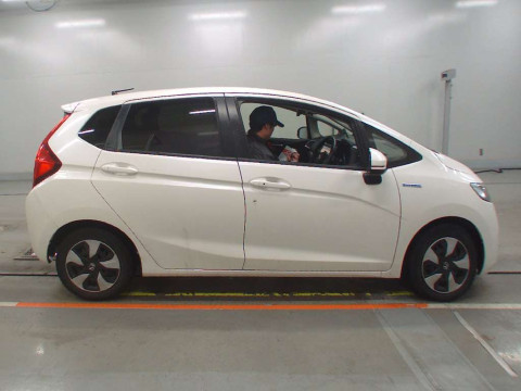 2016 Honda Fit Hybrid GP5[1]