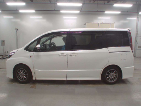 2018 Toyota Noah ZRR80W[2]