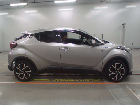 2017 Toyota C-HR ZYX10[2]