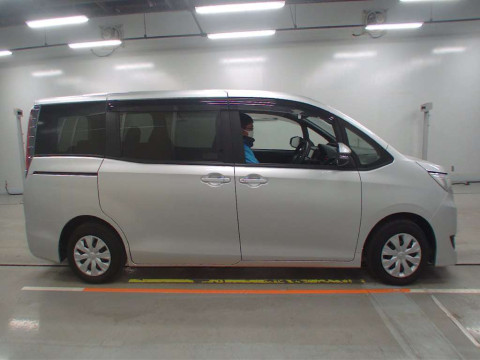 2018 Toyota Noah ZRR80G[1]