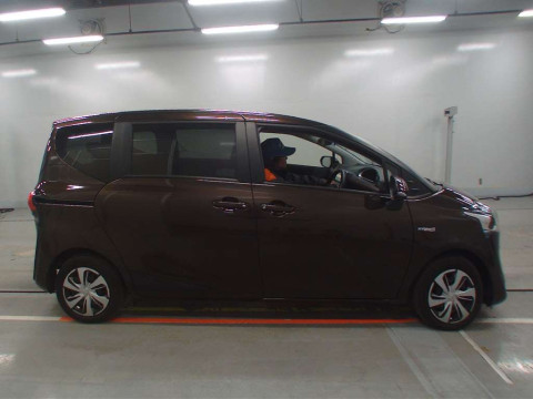 2019 Toyota Sienta NHP170G[1]