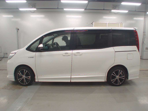 2016 Toyota Noah ZWR80G[2]