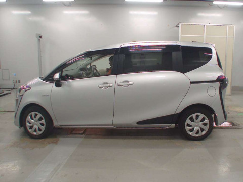 2015 Toyota Sienta NHP170G[2]