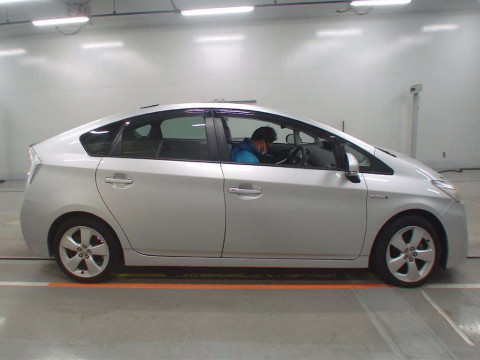 2010 Toyota Prius ZVW30[1]