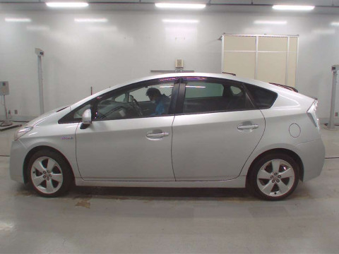 2010 Toyota Prius ZVW30[2]