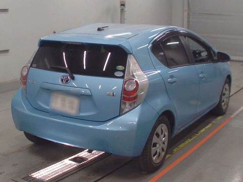 2014 Toyota Aqua NHP10[1]