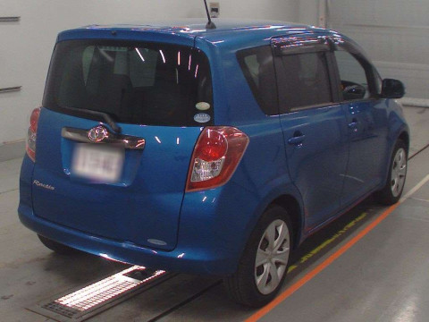 2010 Toyota Ractis SCP100[1]