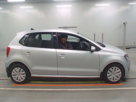 2014 Volkswagen Polo 6RCBZ[2]