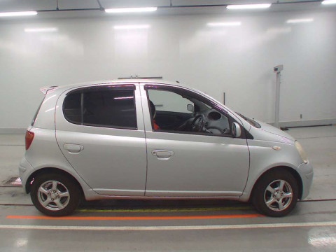 2002 Toyota Vitz SCP10[2]