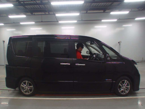 2013 Nissan Serena HC26[2]