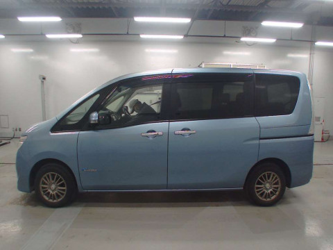 2014 Nissan Serena HC26[2]