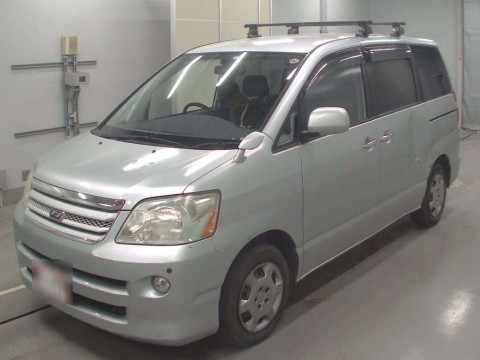 2005 Toyota Noah AZR60G[0]