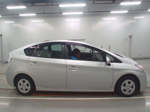 2010 Toyota Prius ZVW30[1]