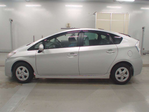 2010 Toyota Prius ZVW30[2]