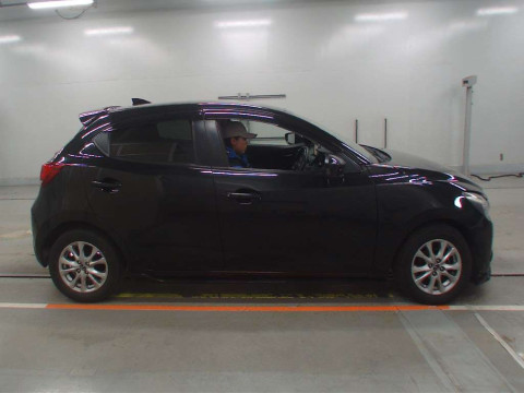 2016 Mazda Demio DJ3FS[1]