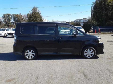 2008 Toyota Voxy ZRR70W[1]