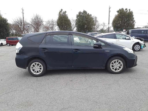 2012 Toyota Prius alpha ZVW41W[1]