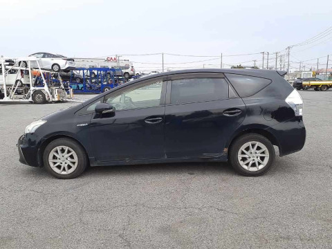 2012 Toyota Prius alpha ZVW41W[2]