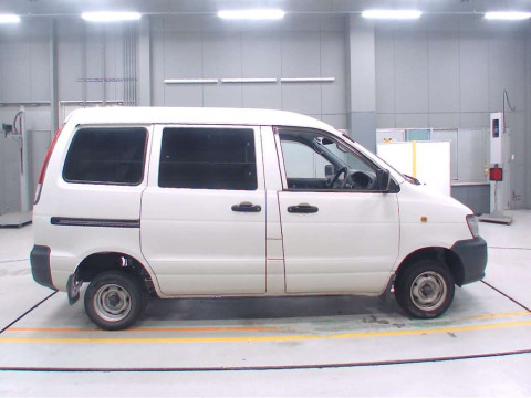 2005 Toyota Townace Van KR42V[2]