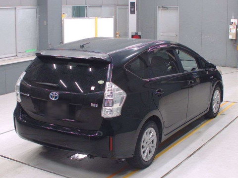 2012 Toyota Prius alpha ZVW40W[1]