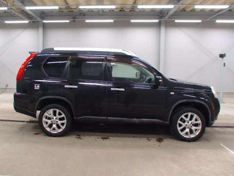 2011 Nissan X-Trail DNT31[2]