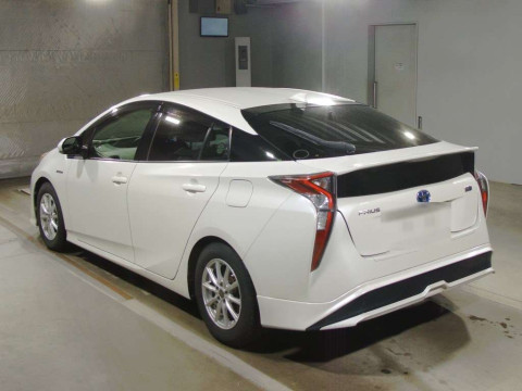 2016 Toyota Prius ZVW50[1]