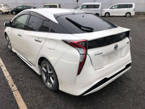 2018 Toyota Prius ZVW50[1]