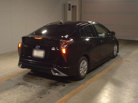 2016 Toyota Prius ZVW50[1]