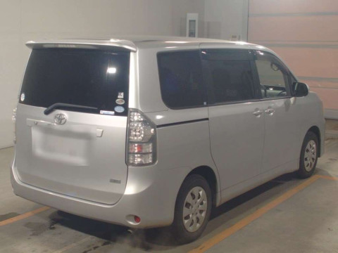 2010 Toyota Voxy ZRR70G[1]