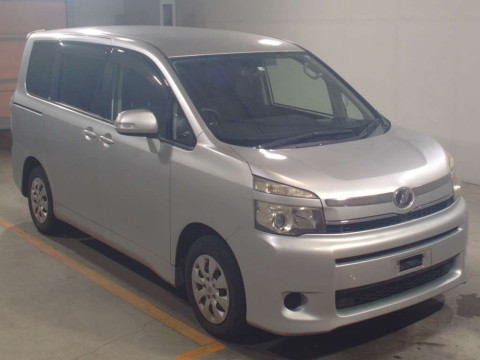 2010 Toyota Voxy ZRR70G[2]