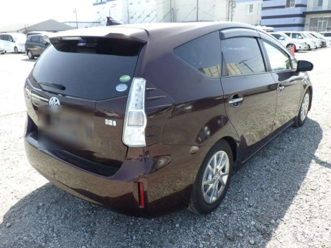 2014 Toyota Prius alpha ZVW41W[1]