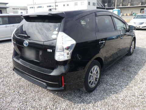 2014 Toyota Prius alpha ZVW41W[1]